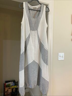 Ella Moda Lightweight Beautiful White & Gray Maxi Dress w/Tulip Hem & Pockets